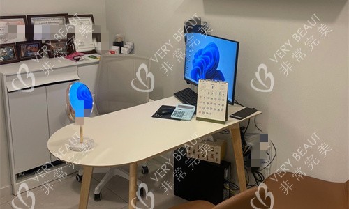 韩国Be&young整形外科诊室图