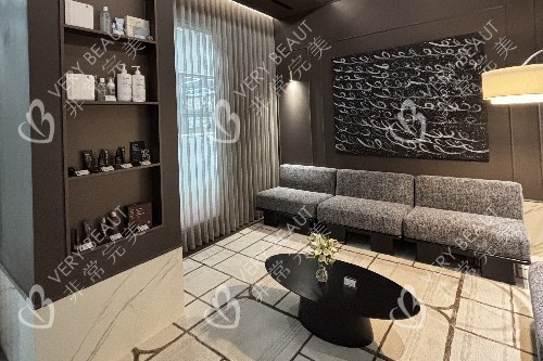 韩国doctors皮肤科东大门店等候区