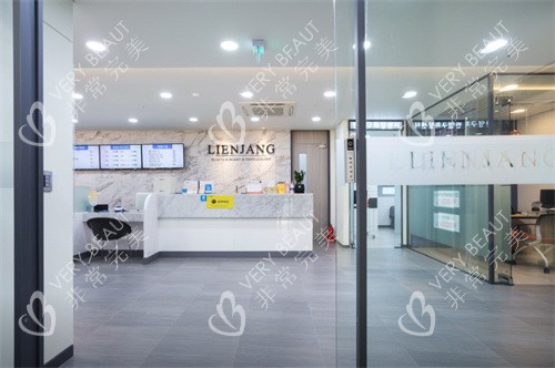韩国丽妍常皮肤科弘大店前台