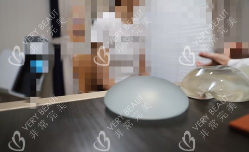 隆胸假体放置