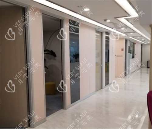 上海时光门诊走廊环境