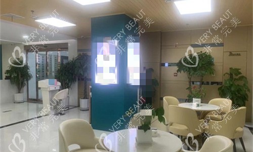 郑州华仁植发椅子区
