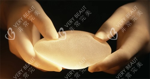 胸部隆胸假體圖