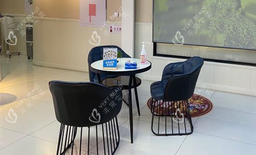 成都恒博植发大厅休息区
