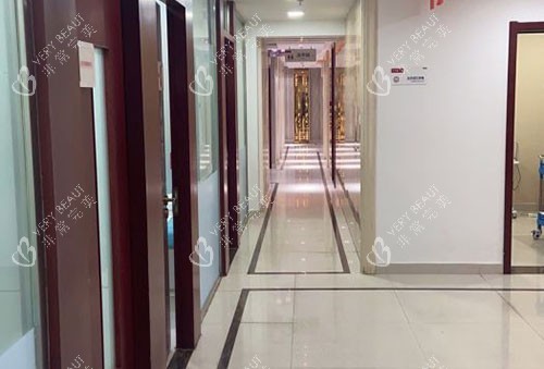 保定珍润整形走廊环境实拍图