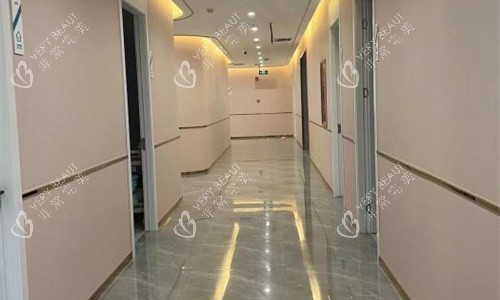 拉萨爱思特整形诊室门口