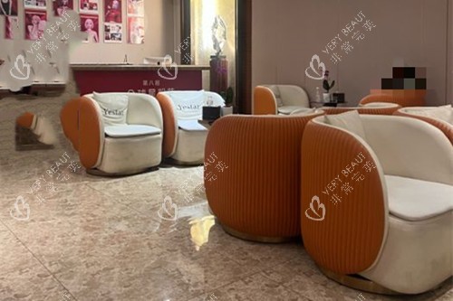 西安艺星整形内部休息等待区环境
