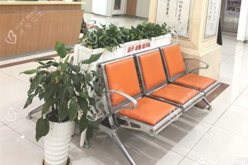 宁波送子鸟医院候诊区