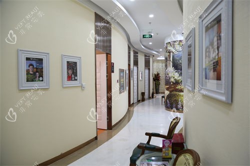 沈阳杏林整形医院走廊展示