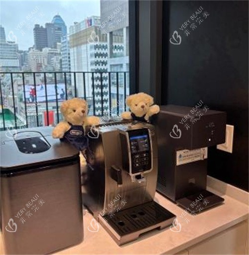 韩国本颜整形外科茶水区