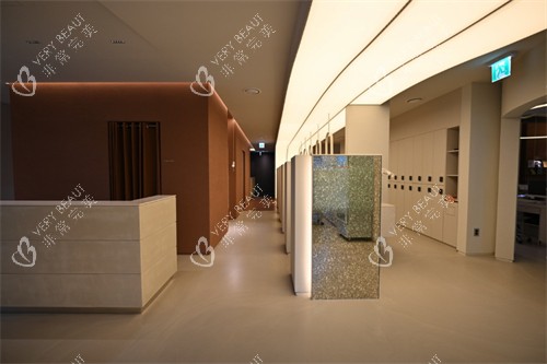 韩国DAYBEAU皮肤科弘大店走廊
