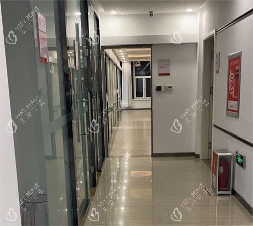 潍坊坤娜整形走廊环境图