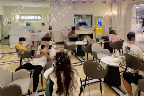 南宁美丽焦点医疗美容医院候诊区