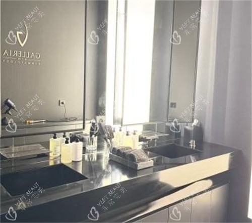 凯丽雅皮肤科医院盘浦蚕院总店洗漱区