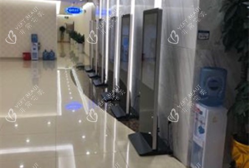 广州海峡整形内部过道环境