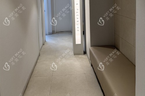 韩国清潭美乐皮肤科走廊候诊