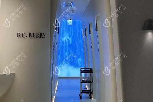 韩国reberry医院江南店走廊环境图