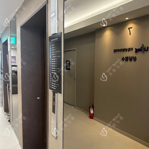韓國麗婷Liting整形醫(yī)院7樓電梯廳