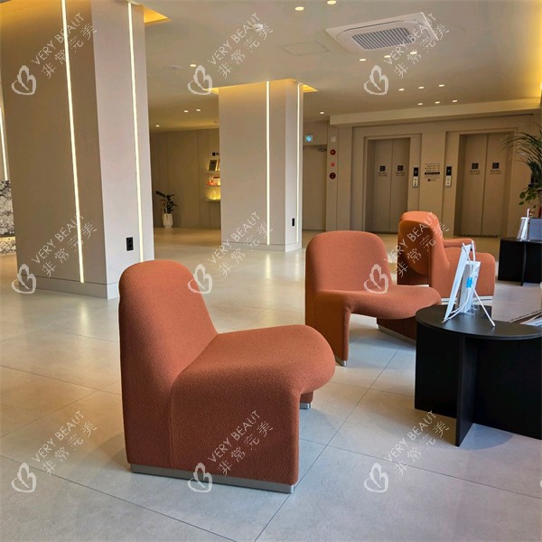 韩国genius整形皮肤科釜山西面店等候区环境