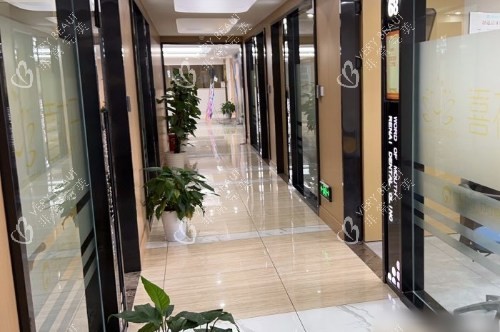 武汉仁爱口腔医院走廊 武汉仁爱口腔医院走廊