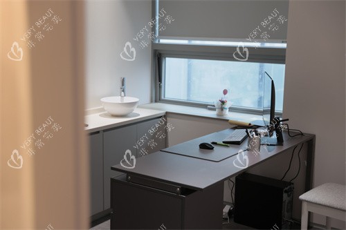 韩国清潭dear皮肤科院长室环境