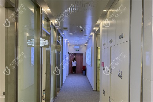 重庆东上医疗美容门诊部走廊 重庆东上医疗美容门诊部走廊