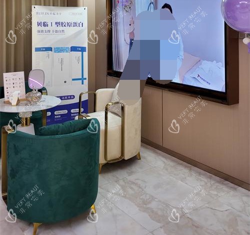 长沙祺美胸整形二楼休息区