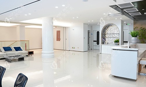 广州曙光华榜养发中心的大厅环境 广州曙光华榜养发中心的大厅环境