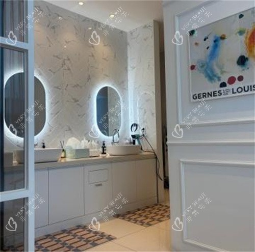 鹿美人皮肤科洗漱区