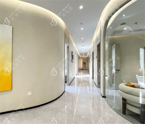 南京美兹卡尔医疗美容走廊环境 南京美兹卡尔医疗美容走廊环境