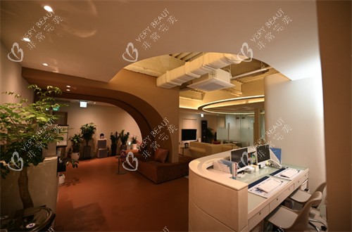 韩国DAYBEAU皮肤科弘大店大门