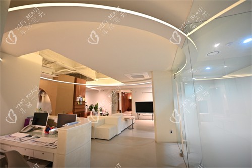 韩国DAYBEAU皮肤科弘大店