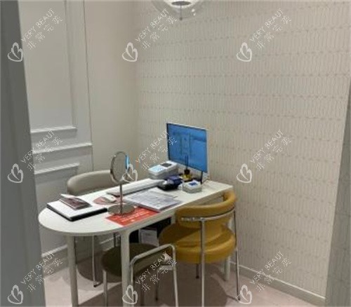 鹿美人皮肤科面诊室