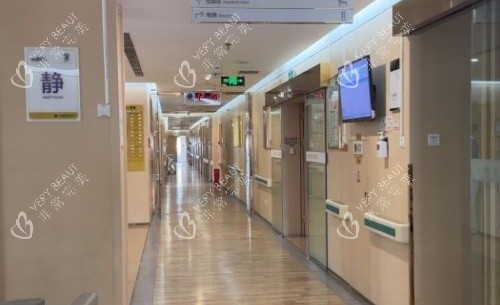 成都华美紫馨整形医院走廊