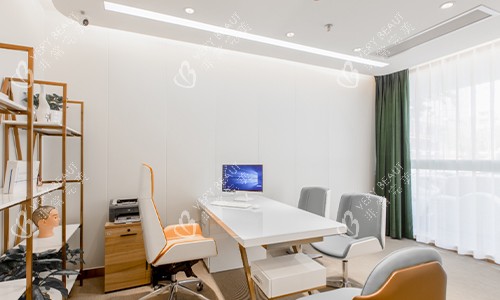 广州曙光华榜养发中心面诊室环境 广州曙光华榜养发中心面诊室环境