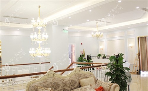 杭州健丽医美二楼休息区