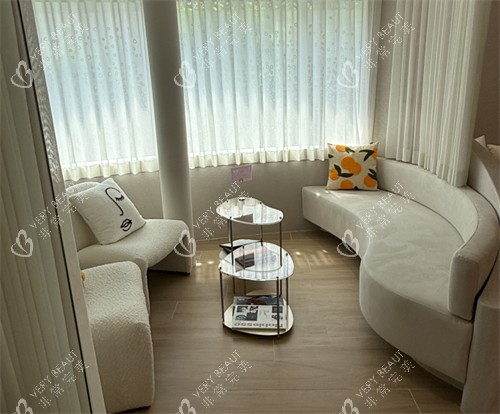 清潭minit皮肤科等候区