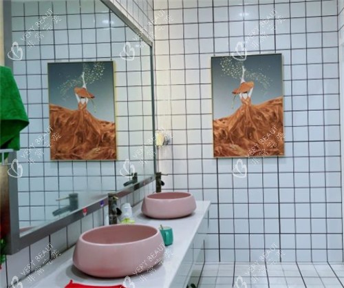 武汉仁爱时光整形的洗漱区