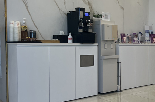 韩国歌柔飞整形外科内部饮品区