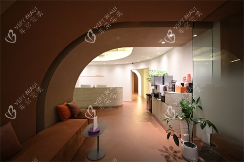 韩国DAYBEAU皮肤科弘大店休息区