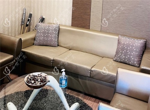 韩国evita胸部外科医院等待区照片