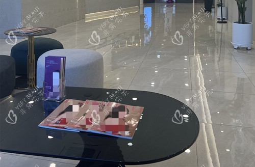 韩国歌柔飞整形外科大厅等待区