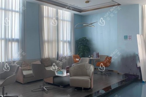 成都后美整形等候区环境示意图