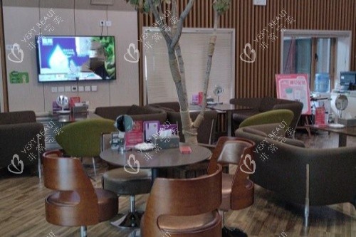 长春奥拉克医学美容医院候诊区域