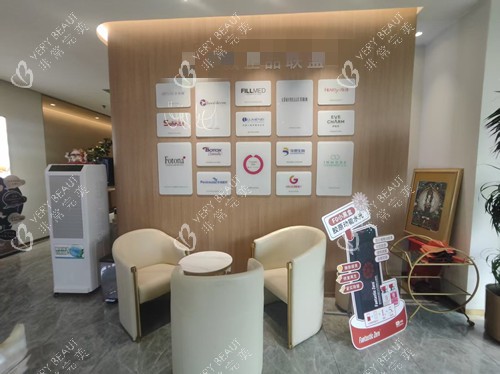 北京轻美颜整形候诊区