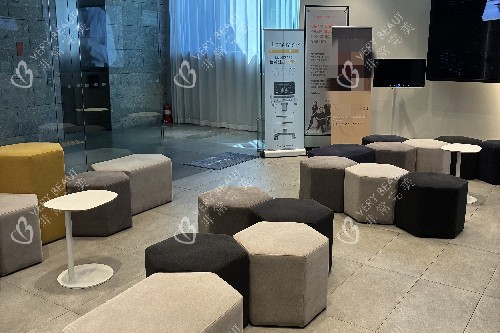 韩国奥嘉娜皮肤科候诊区