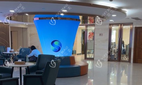 广州曙光医学美容的医院大厅