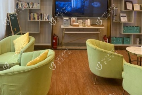 长沙鹏爱口腔等待区