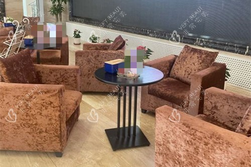 大连爱德丽格整形休息等候区环境示意图