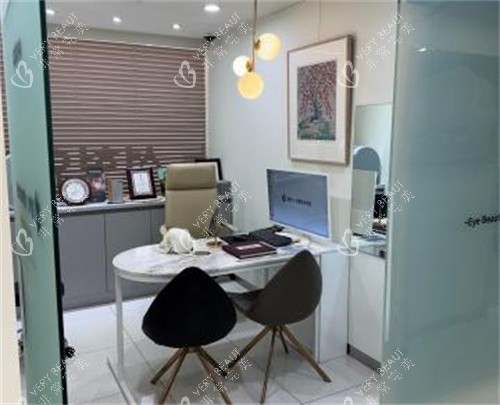 韩国大眼睛整形面诊室